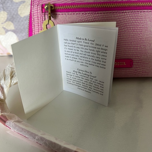 Fossil Pink Textured RFID Wristlet Clutch - Picture 4 of 5